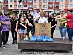 Akcja #PODNIEŚFAJKĘ po raz drugi w Lęborku Akcja #PODNIEŚFAJKĘ w Lęborku - Siema, tu Ziemia
