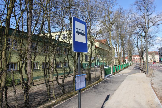 Przystanek autobusowy ZKM przy ulicy Warszawskiej w Lęborku