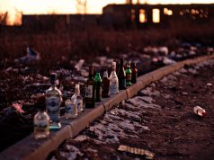 Na czas kwarantanny zrezygnuj z alkoholu / Photo by Artem Labunsky on Unsplash