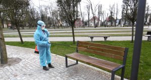 Dezynfekcja przestrzeni publicznej w Lęborku w związku z epidemią koronawirusa - Lębork, 09.04.2020 - fot. RJP/e-Lębork