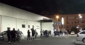 Kolejka przed sklepem LIDL w Lęborku // fot. RŁH