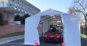 Centrum testowe COVID-19 drive-thru w Gdyni // foto: GUMed