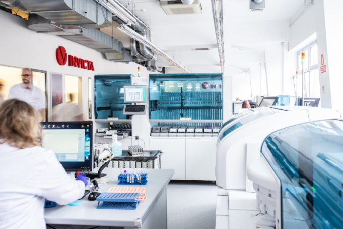 Medyczne Laboratoria Diagnostyczne INVICTA są pierwszym prywatnym laboratorium w Gdańsku, które będzie wykonywało testy na obecność koronawirusa na zlecenie lekarza chorób zakaźnych bądź sanepidu fot. Maciej Moskwa