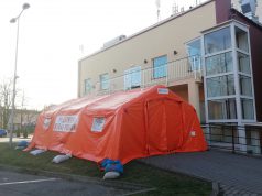 Przy lęborskim szpitalu stoi już namiot do segregacji pacjentów z podejrzeniem COVID-19 Polowa izba przyjęć przy lęborskim szpitalu