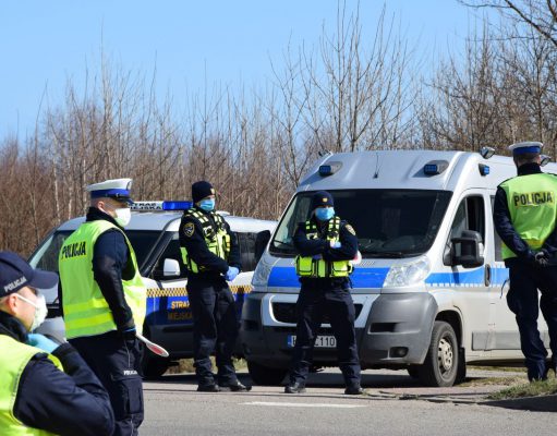 Reżim antywirusowy będzie trwał. Nowe zalecenia pojawią się w czwartek Policja zamknęła w sobotę dwa gdańskie targowiska