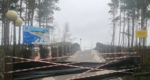 Zamknięta plaża w Łebie z powodu epidemii koronawirusa