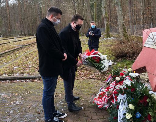 Pokłonili się Czerwonej Gwieździe na cmentarzu żołnierzy radzieckich w Lęborku