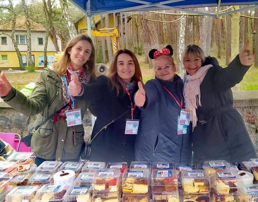 Słodka zbiórka na budowę hospicjum w Pogorzelicach nabiera impetu