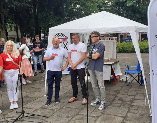 Czytali Konstytucję na Placu Pokoju w Lęborku