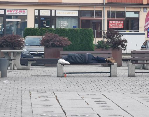 Problem bezdomności w Lęborku. Miasto prezentuje działania