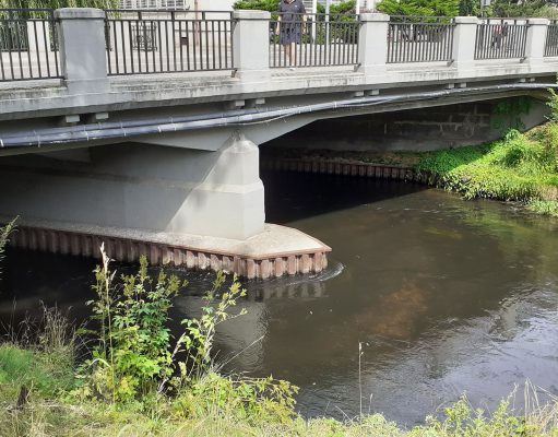 Kajakarze bezpieczniej przepłyną rzeką Łebą przez Lębork
