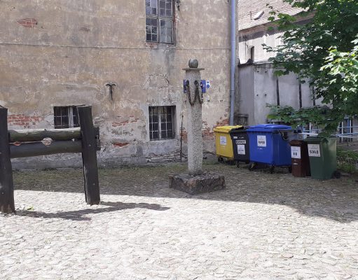 Nareszcie można sobie zrobić ładne zdjęcie z dybami i pręgierzem pod lęborskim zamkiem