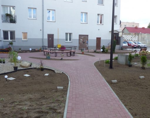 Odświeżone podwórka w rejonie Lębork Nowy Świat