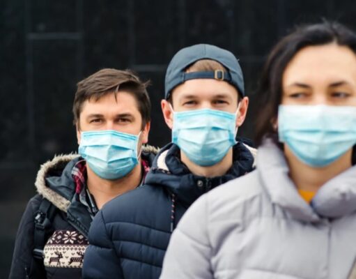 Pandemia COVID-19 nie odpuszcza. Od przyszłego tygodnia rząd przykręca sanitarną śrubę