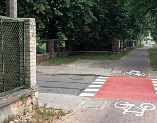 Niebezpiecznie na skrzyżowaniu ścieżki rowerowej na ulicy Zwycięstwa z ulicą Wybickiego