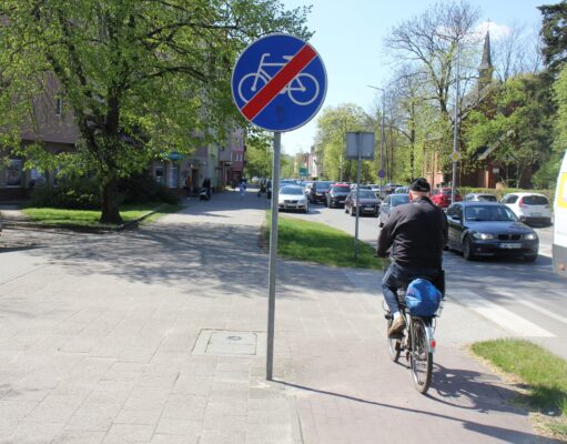Do końca września przez całą ulicę Wojska Polskiego przejedziemy ścieżką rowerową