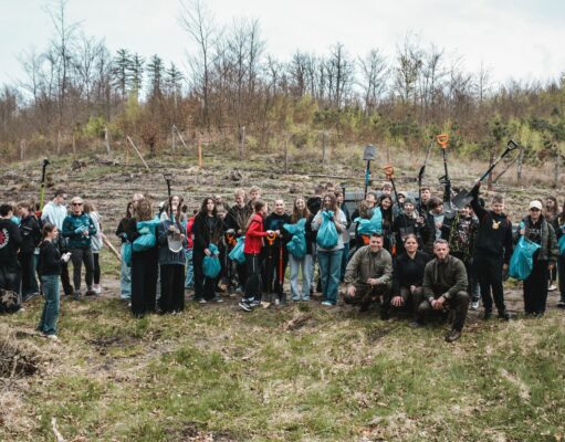 Uczniowie SP nr 3 posadzili las w Leśnicach