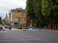 Remont Placu św. Jakuba w Lęborku zakończony – kluczowy parking w centrum odnowiony