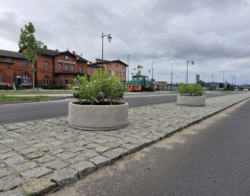 Nowe szykany i donice na ulicach Lęborka: Miasto stawia na bezpieczeństwo drogowe
