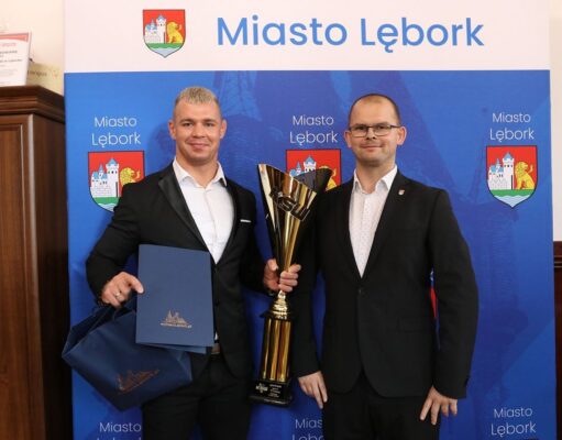 Lębork oficjalnie wspiera zawodnika KSW. Mateusz Pawlik z umową promocyjną