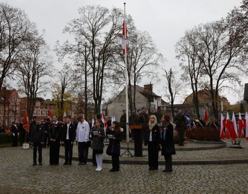 Biało-czerwony pochód przeszedł ulicami Lęborka. Uroczystości z okazji Święta Niepodległości