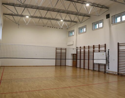 Remont sali gimnastycznej w SP nr 8 w Lęborku zakończony. Inwestycja za prawie pół miliona złotych