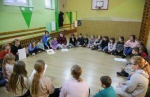 Ferie pełne pasji w Lęborku. Szkoły tętnią życiem dzięki miejskiemu wsparciu