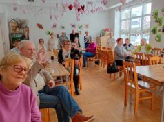 Międzypokoleniowe świętowanie w Lęborku. Dzieci z wizytą u seniorów w „Bazie”