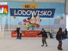 Zimowe szaleństwo w Lęborku trwa nadal. Lodowisko przy pływalni „Rafa” przedłuża sezon