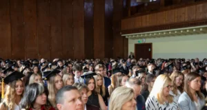 Pożegnanie ze szkołą - 169 maturzystów II LO rusza w dorosłość