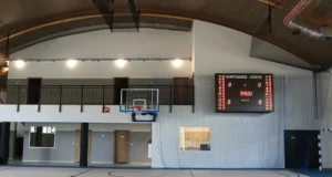 Hala sportowa SP1 z profesjonalną tablicą wyników