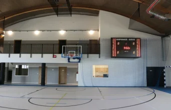 Hala sportowa SP1 z profesjonalną tablicą wyników