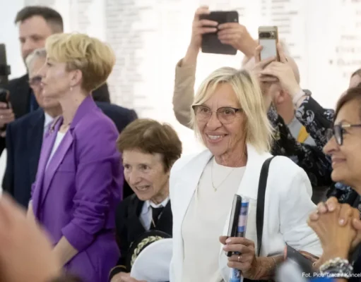 Obrazy lęborskich artystek ozdabiają budynek Sejmu RP Obrazy lęborskich artystek w Sejmie RP