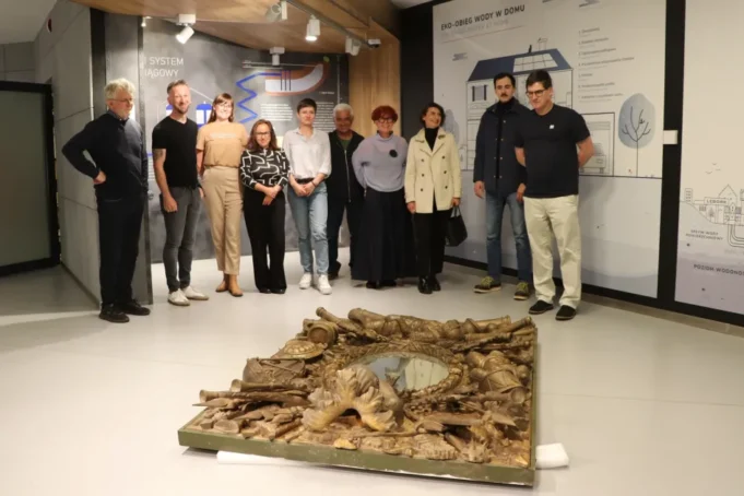 Do Muzeum w Lęborku trafiły odzyskane zabytki – epitafium i kartusz rodu Krokowskich
