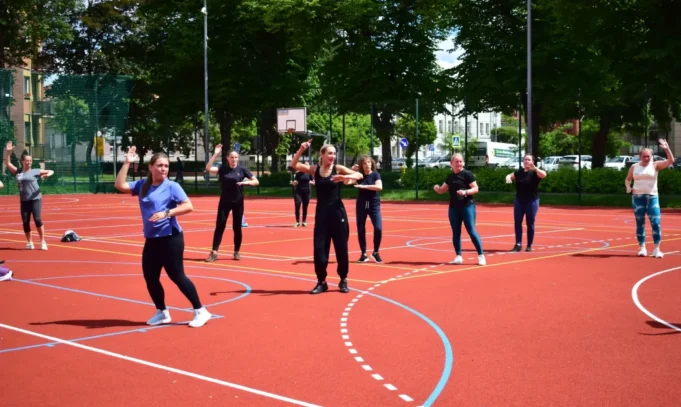 Aktywnie na Orliku – mieszkańcy wzięli udział w maratonie fitness.jpg Aktywnie na Orliku – mieszkańcy wzięli udział w maratonie fitness