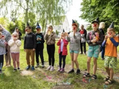 Piknikowe święto w Przedszkolu nr 5: Radość, zabawy i wspólne chwile Kolorowo, radośnie i rodzinnie – wyjątkowy piknik w Przedszkolu nr 5