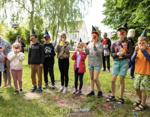 Piknikowe święto w Przedszkolu nr 5: Radość, zabawy i wspólne chwile Kolorowo, radośnie i rodzinnie – wyjątkowy piknik w Przedszkolu nr 5