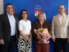 Ewa Kłosowska z prestiżowym wyróżnieniem „Pomorskie dla Seniorów” Ewa Kłosowska z prestiżowym wyróżnieniem „Pomorskie dla Seniorów”. Gratulacje w lęborskim ratuszu