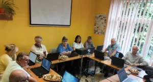 40 lęborskich seniorów zdobyło praktyczne umiejętności korzystania z e-usług 40 lęborskich seniorów zdobyło praktyczne umiejętności korzystania z e-usług