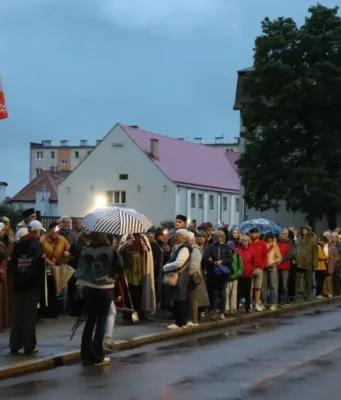 Spacer z duchami Krzyżaków po Lęborku mimo deszczu Deszcz nie przeszkodził w spotkaniu z historią. Spacer z duchami Krzyżaków za nami