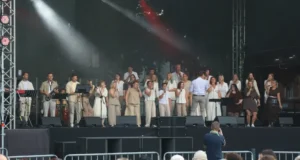 Od wakacyjnych hitów po gospel – muzyczny piątek na Jarmarku św. Jakuba