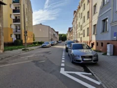 Nowa organizacja ruchu na ulicy Pileckiego w Lęborku Ruch jednokierunkowy i parkowanie po obu stronach ul. rtm. Pileckiego
