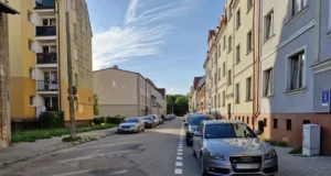 Nowa organizacja ruchu na ulicy Pileckiego w Lęborku Ruch jednokierunkowy i parkowanie po obu stronach ul. rtm. Pileckiego