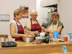 Wspólne pieczenie i kawiarenka seniorów w „Bazie” Wspólne pieczenie i kawiarenka seniorów w „Bazie”