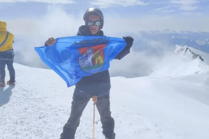 Mont Blanc zdobyty. Lęborczanin realizuje marzenie o Koronie Ziemi.jpg Mont Blanc zdobyty. Lęborczanin realizuje marzenie o Koronie Ziemi