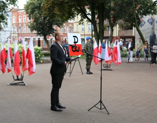Lębork uczcił 82. rocznicę wybuchu Powstania Warszawskiego Lębork uczcił 82. rocznicę wybuchu Powstania Warszawskiego