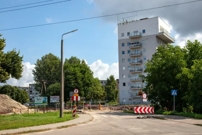 Przebudowa przejazdu kolejowego na ul. Mireckiego i Topolowej. Niezbędne dodatkowe prace.jpg Przebudowa przejazdu kolejowego na ul. Mireckiego i Topolowej. Niezbędne dodatkowe prace