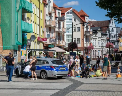 Książki, zabawa i spotkanie z policjantami na Letniej Czytelni Książki, zabawa i spotkanie z policjantami na Letniej Czytelni