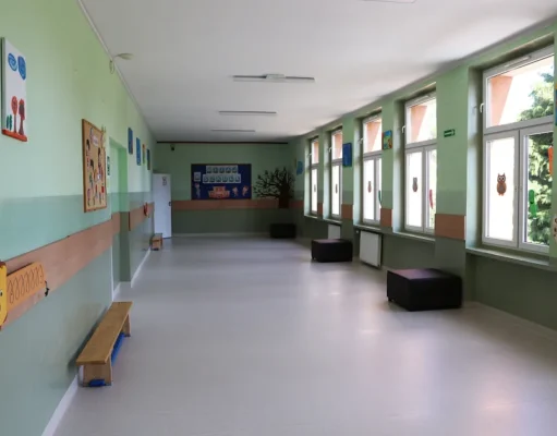 Wakacyjne remonty w lęborskich szkołach i przedszkolach na finiszu. Placówki zyskały nowy sprzęt i bezpieczniejsze sale Wakacyjne remonty w szkołach i przedszkolach