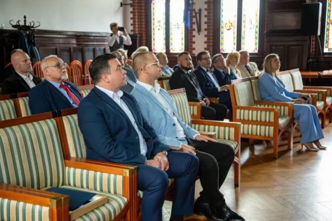 Lęborski Klub Przedsiębiorców ma 30 lat. Jubileuszowa uroczystość w ratuszu.jpg Lęborski Klub Przedsiębiorców ma 30 lat. Jubileuszowa uroczystość w ratuszu
